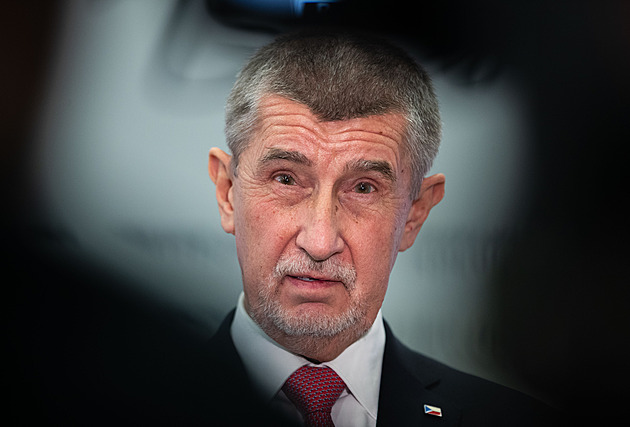 Pavel by šel na ruku vládě, rozumí jen armádě, řekl o soupeři Babiš