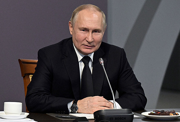 Putin utahuje šrouby, přes hranici autem budou smět už jen předem registrovaní