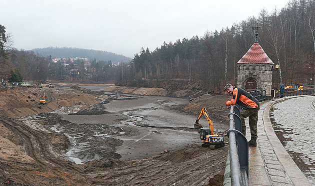 Hráz liberecké přehrady bude dva roky zavřená, chodci musí jít oklikou