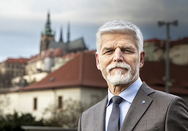 O štěnicích (deratizaci) a prezidentech. Předávání Hradu připomíná změnu režimu