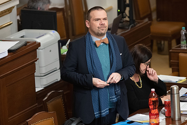 Poslanci mohou schválit změnu volby členů Rady ČT, opozice protestuje