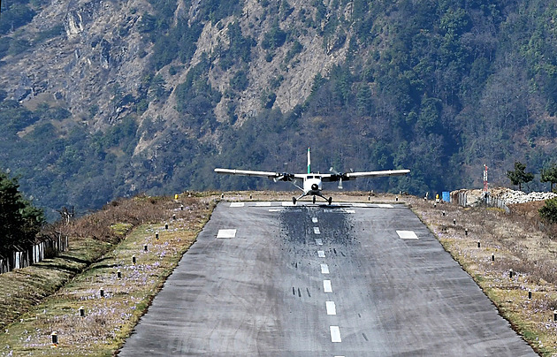 Proč v Nepálu tak často padají letadla. Za 20 let tu bylo 18 havárií