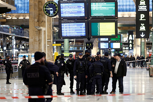 Útočník na pařížském nádraží pobodal několik lidí, policie ho zneškodnila