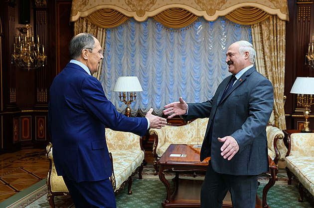 Ukrajina mě příjemně překvapuje, neprovokuje nás, řekl Lukašenko Lavrovovi