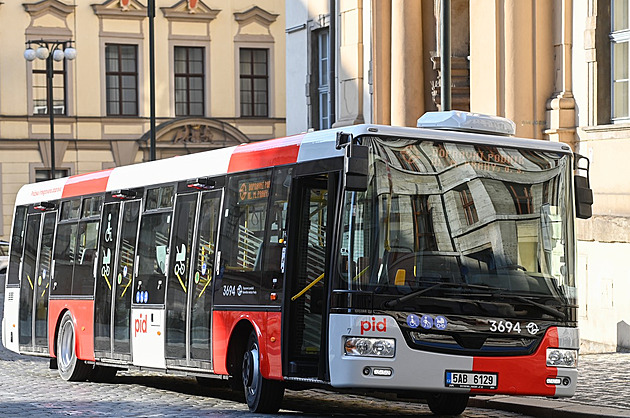 Novinka pro cestující MHD, v autobusech a trolejbusech zaplatí kartou