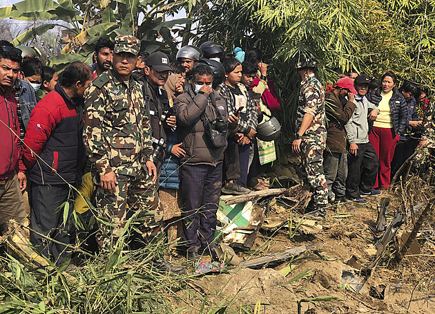 V Nepálu při přistání havarovalo letadlo. Část lidí na palubě zahynula