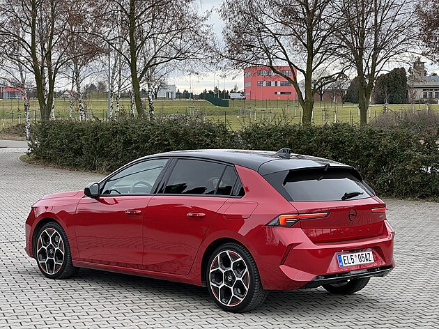 auto roku 2023 Opel Astra PHEV