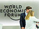 Logo Svtovho ekonomickho fra 2022 v kongresovm centru v alpskm letovisku...