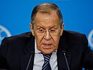 Ruský ministr zahranií Sergej Lavrov poádá výroní tiskovou konferenci v...