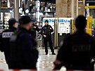 Útoník na paíském nádraí Gare du Nord pobodal nkolik lidí, policie ho...