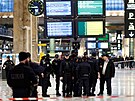 Útoník na paíském nádraí Gare du Nord pobodal nkolik lidí. Podle policie...