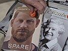 Princ Harry na obálce knihy Náhradník (Londýn, 10. ledna 2023)