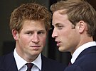 Princ Harry a princ William po bohoslub za princeznu Dianu (Londýn, 31. srpna...