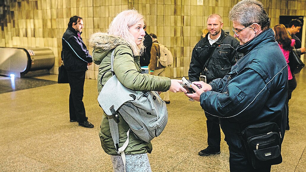 Lep�í je jezdit s platnou jízdenkou.