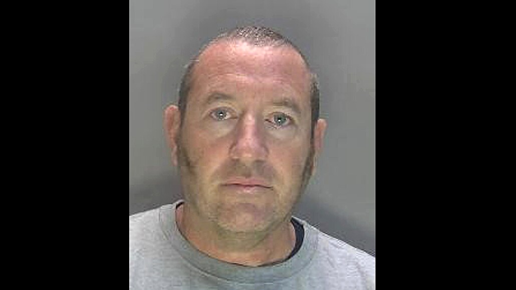 Člen britské metropolitní policie David Carrick se přiznal k znásilnění devíti...