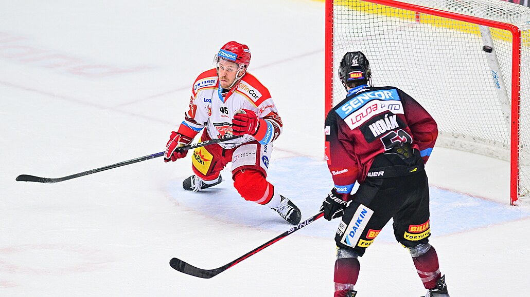 Hradecký Pavlík v prodlouení odvolaného brankáe nezastoupil a Sparta shrábla...