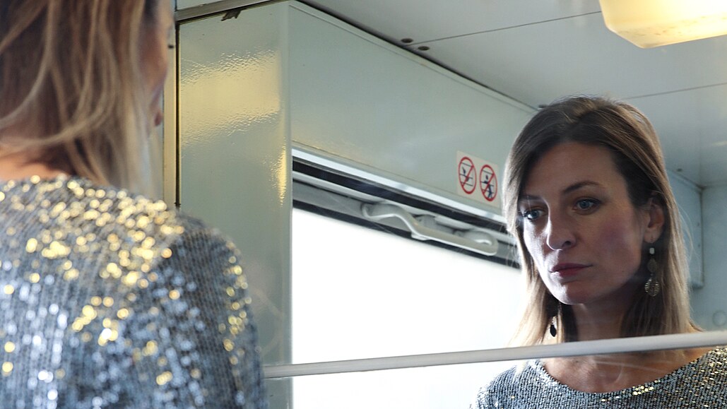 Anna Polívková b�hem filmových dotá�ek divadelního projektu Slávy dcery