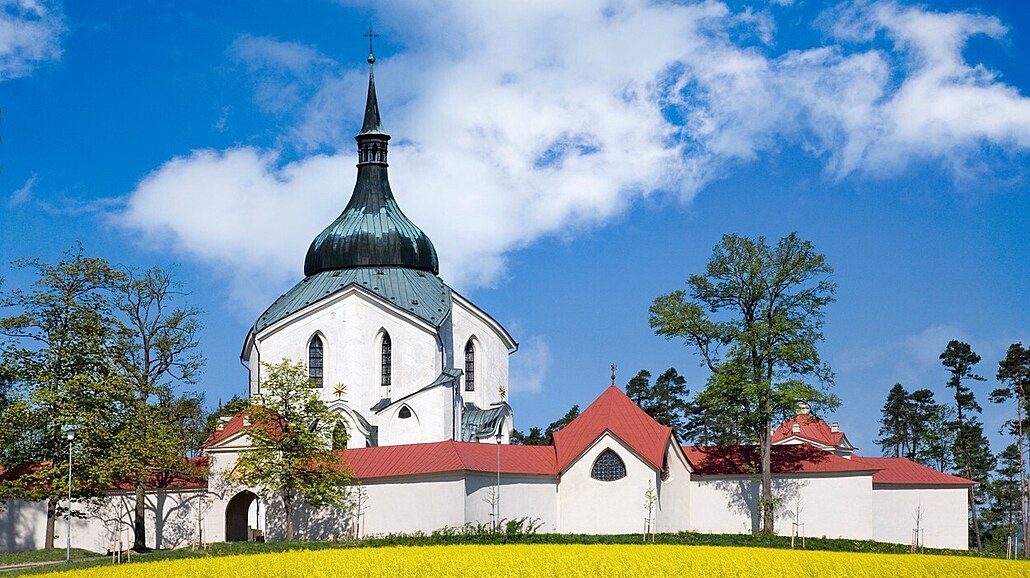 Poutní kostel Svatého Jana Nepomuckého na Zelené ho�e ve m�st� ��ár nad Sázavou...
