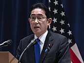 Japonský premiér Fumio Kišida hovoří během tiskové konference ve Washingtonu....