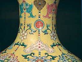Váza pro císae dynastie ching dv století leela zapráená na pd jedné...