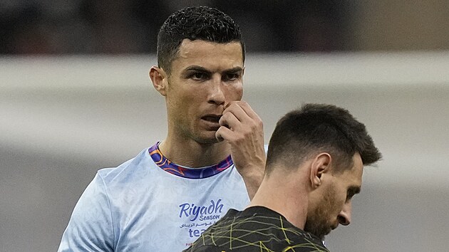 Cristiano Ronaldo a Lionel Messi v utkání výběru saúdskoarabských klubů an-Nasr a al-Hilál proti Paris St. Germain.