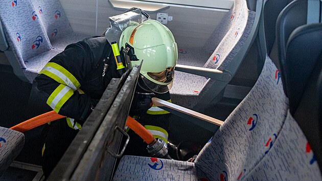 Ve Studnce zasahovali hasii u por v motorovm prostoru osobnho vlaku. (14. ledna 2022)