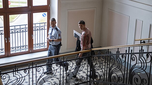 Soudn� jedn�n� v insolven�n�m ��zen� s Ladislavem Vrabelem (vpravo), po�adatelem protivl�dn�ch demonstrac�. (13. ledna 2023)