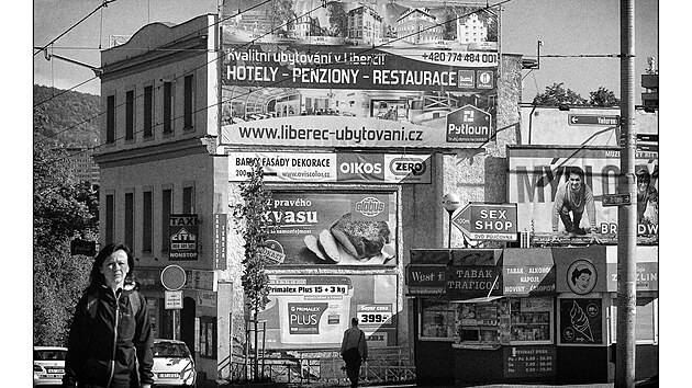 Petr �imr zachycoval d�n� v ulic�ch Liberce des�tky let. Na sn�mku ulice 1. M�je v roce 2015.