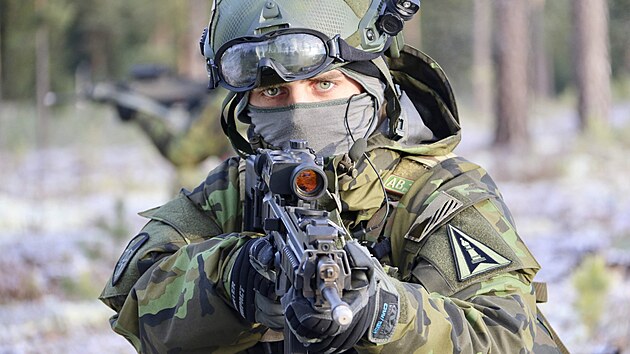 Voják z 25. protiletadlového raketového pluku na mezinárodním cviení s útonou...