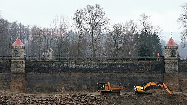 Libereck� p�ehrada nyn� proch�z� velkou opravou, kter� potrv� je�t� nejm�n� dva roky.