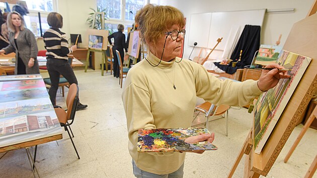 Studenti Univerzity t�et�ho v�ku ve Zl�n� namalovali obrazy na t�ma Ba�ovsk� Zl�n. Vystav� je v Sen�tu parlamentu �R v Praze. (leden 2023)