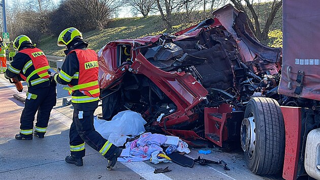 Provoz na Praskm okruhu ve smru k D1 zastavila srka nkladnch aut (17. ledna 2023)