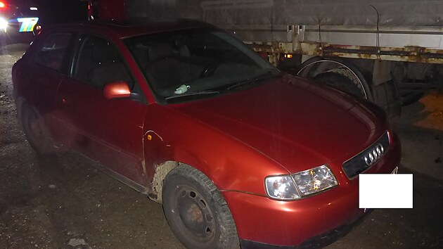 Trojice mlad�k� se vydala na cestu ve voze Audi A3.