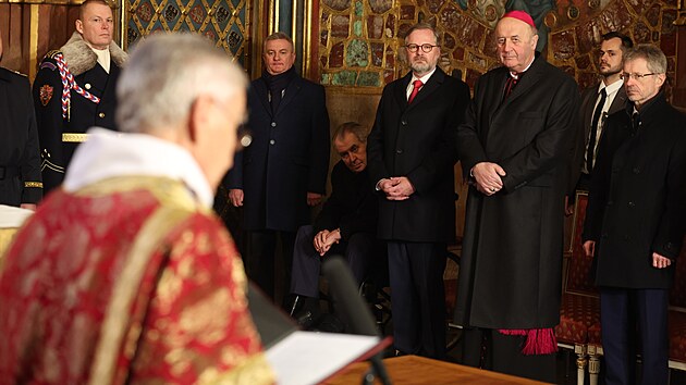 Sedm kl��n�k� odemklo Korunn� komoru na Pra�sk�m hrad�