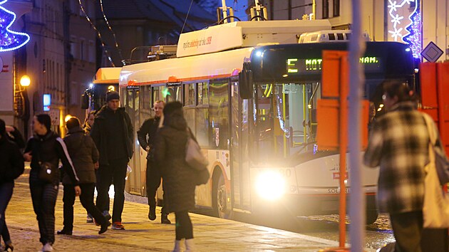 Velk� zm�ny �ekaj� u� za p�r dn� cestuj�c� v jihlavsk� MHD. Budou jezdit nov� linky, kter� budou tak� nov� pojmenovan�. Nov� j�zdn� ��d za�ne platit 1. �nora.