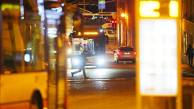 Velk� zm�ny �ekaj� u� za p�r dn� cestuj�c� v jihlavsk� MHD. Budou jezdit nov� linky, kter� budou tak� nov� pojmenovan�. Nov� j�zdn� ��d za�ne platit 1. �nora.