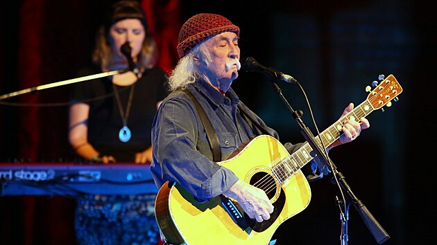 Zemel americk zpvk, skladatel a kytarista David Crosby.