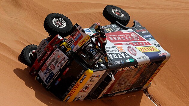 Taha Tatra Jaroslava Valtra po nehod ve 12, etap Rallye Dakar.