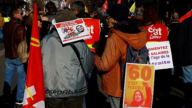 Demonstranti dle pokrauj v protestech zven vku odchodu do dchodu na 62 let. (19. ledna 2023)