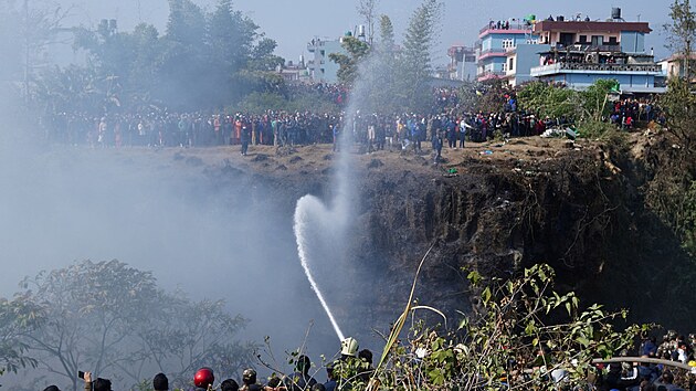 Letadlo v Nepálu s 68 civilními cestujícími a 4 členy posádky na palubě se zřítilo. (15. ledna 2023)