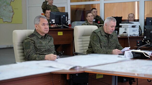 Rusk ministr obrany Sergej ojgu navtvil rusk vojky nasazen na Ukrajin, uvedlo ministerstvo. Kde pesn se s jednotkami setkal, ad neupesnil. (17. ledna 2023)