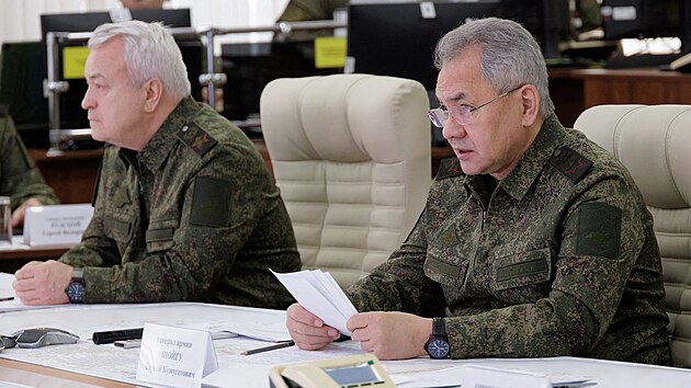 Rusk ministr obrany Sergej ojgu navtvil rusk vojky nasazen na Ukrajin, uvedlo ministerstvo. Kde pesn se s jednotkami setkal, ad neupesnil. (17. ledna 2023)