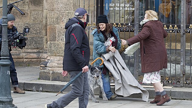 Posledn klapky filmu reisra Petra Slavika Tancuj, Matyldo padly v Plzni na nmst Republiky, na mst zvanm U Andlka, za kostelem sv. Bartolomje. V hlavnch rolch hraj Regina Rzlov (na snmku) a Karel Roden. (13. 1. 2023)