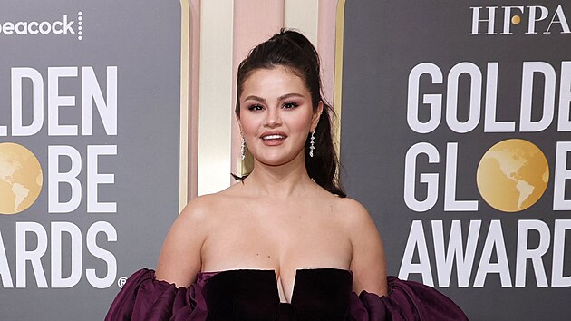 Selena Gomezová na Zlatých glóbech (Los Angeles, 10. ledna 2023)