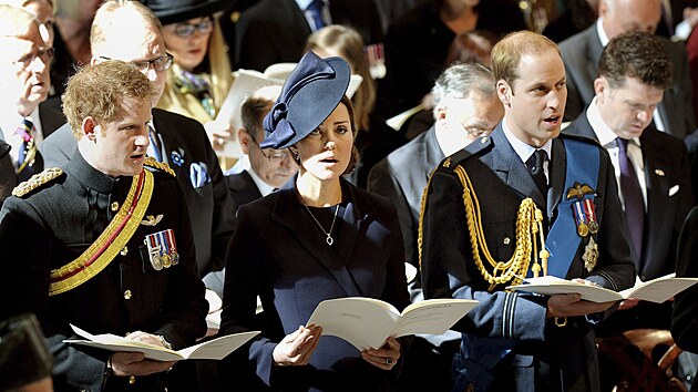 Princ Harry, vvodkyn Kate a princ William (Londn, 13. bezna 2015)