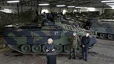 Marienberg. N�mecká ministryn� obrany Christine Lambrechtová p�edstavuje...