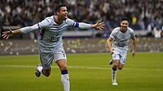 Cristiano Ronaldo oslavuje gól v utkání výbru saúdskoarabských klub an-Nasr a...