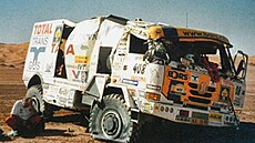 Kamion Tatra po nehod v etap Ghadames  Ghat, rok 2003