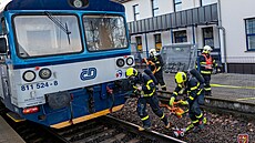 Ve Studénce zasahovali hasi�i u po�ár v motorovém prostoru osobního vlaku. (14....