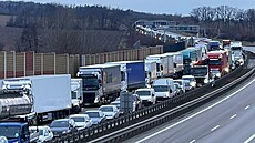 Nehoda u �í�an uzav�ela dálnici D1 v obou sm�rech. Okruh u Herink, Dobrejovice....